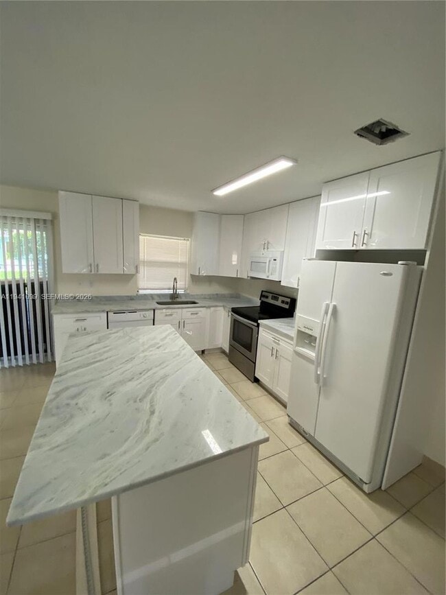 Photo - 851 SW 63rd Way