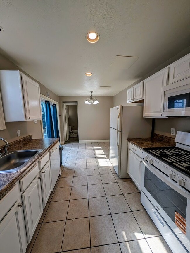 Photo - 1812 Jane St