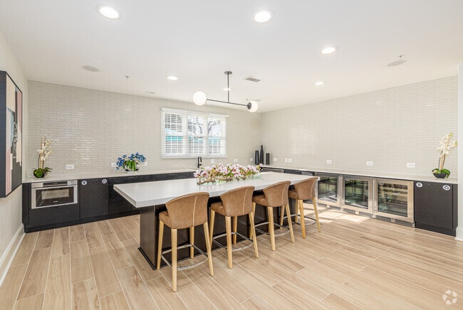 Clubroom - Kitchen - Versailles on the Lakes Oakbrook*