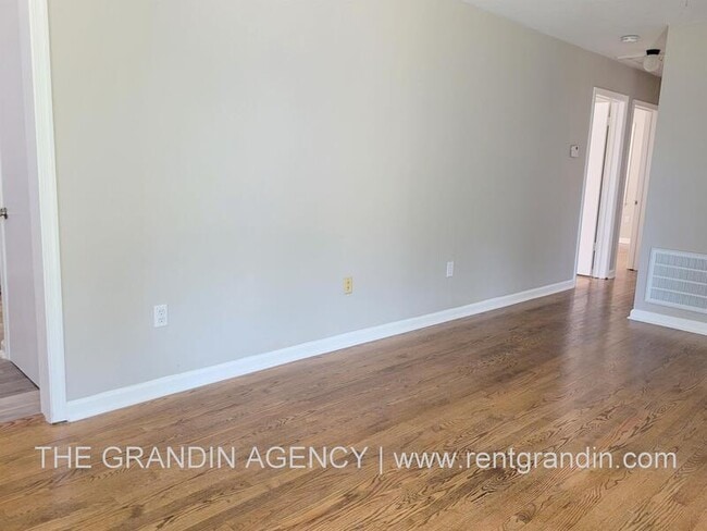 Photo - 4930 Florist Rd