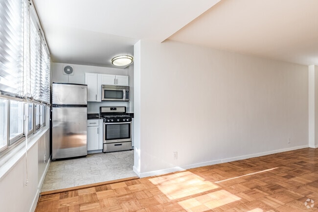 Studio, 1BA - 600SF