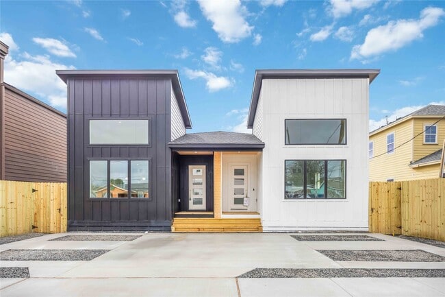 Building Photo - 422 E 41st St