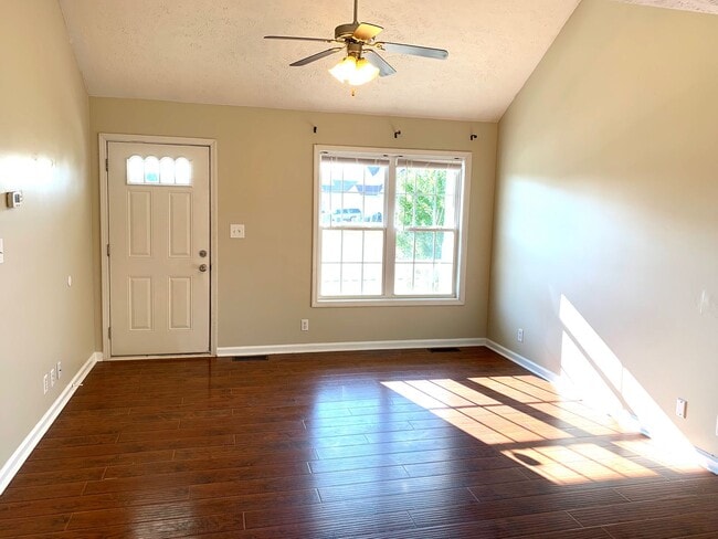 Photo - 3425 Foxrun Ln