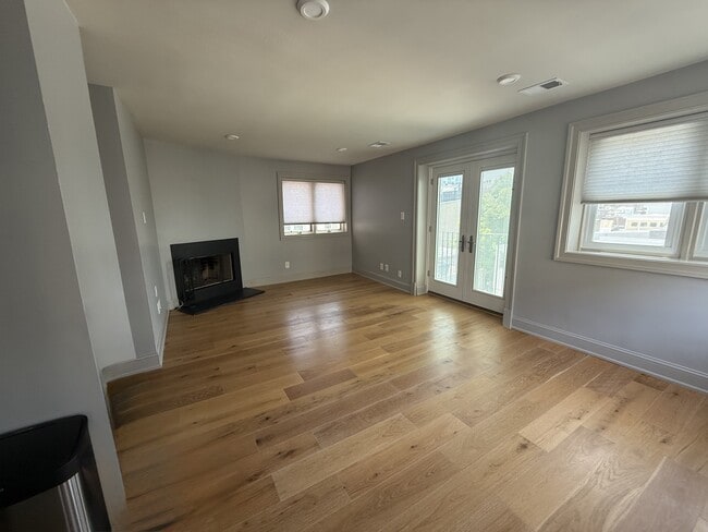Building Photo - 2100 Newport Pl NW
