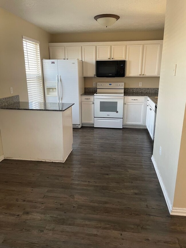 Photo - BEAUIFUL TOWNHOME!!!