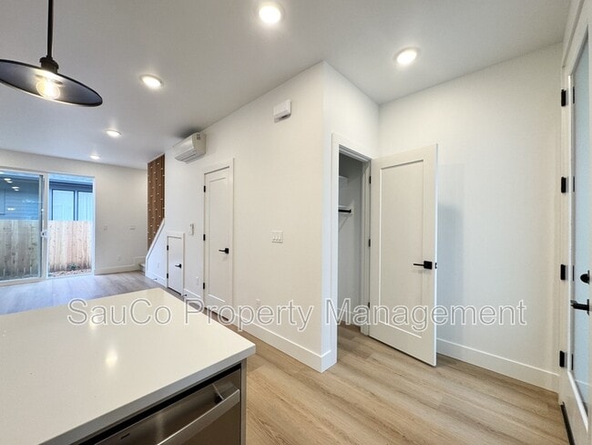 Photo - 4385 SE Tolman St