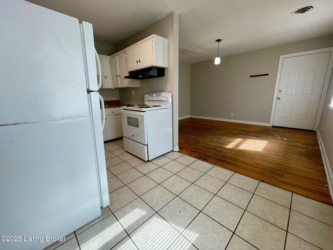Photo - 4301 Naomi Dr Apartment Unit 3