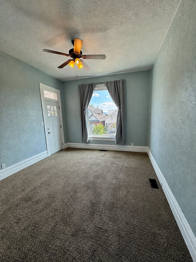Photo - 917 W Woolman St