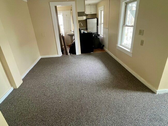 Segunda vista (la cocina y el baño aún están en obras). - 29 Pine St Unidad 1