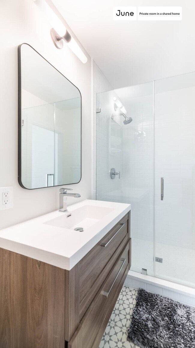 Room in Shared 3 bed/2.5 bath home in Columbia Heights