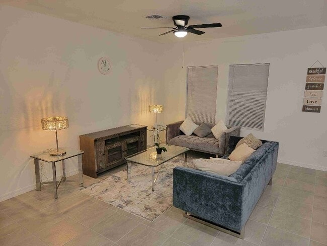 Photo - 2058 Derwent Dr