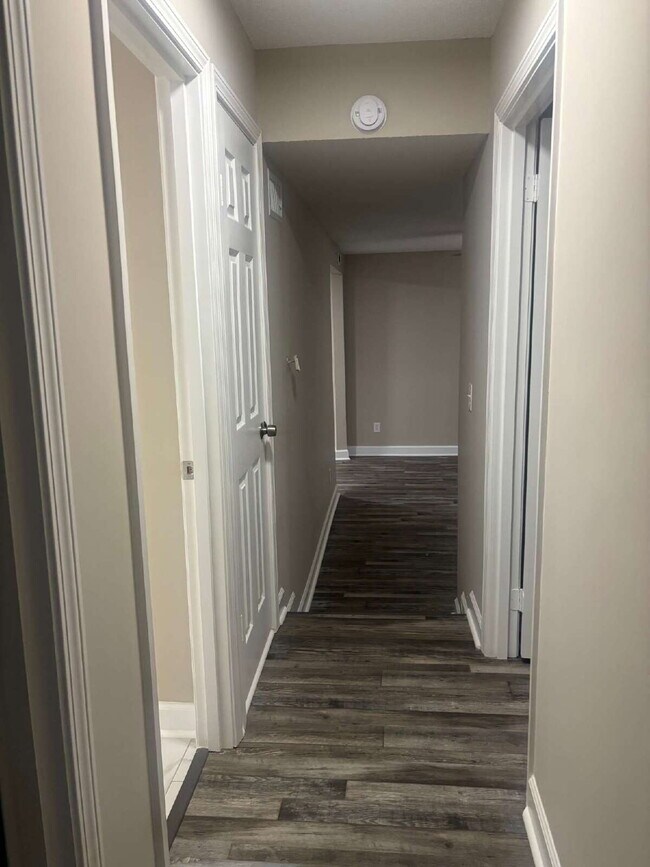 "Charming 3-Bed, 2-Bath Haven on Range Line Road – Your Memphis Retreat Awaits!"
