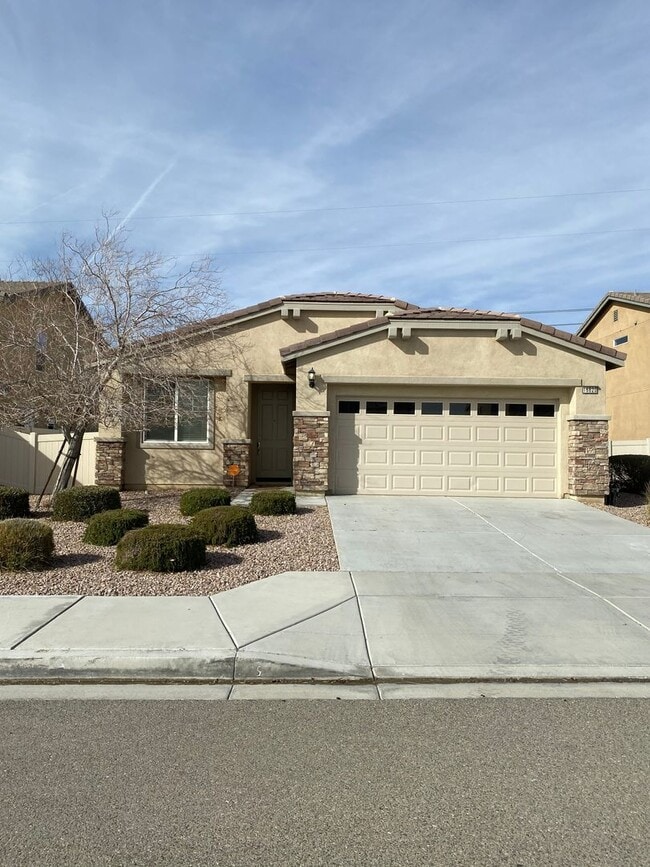 Building Photo - 3 BEDROOM VICTORVILLE HOME