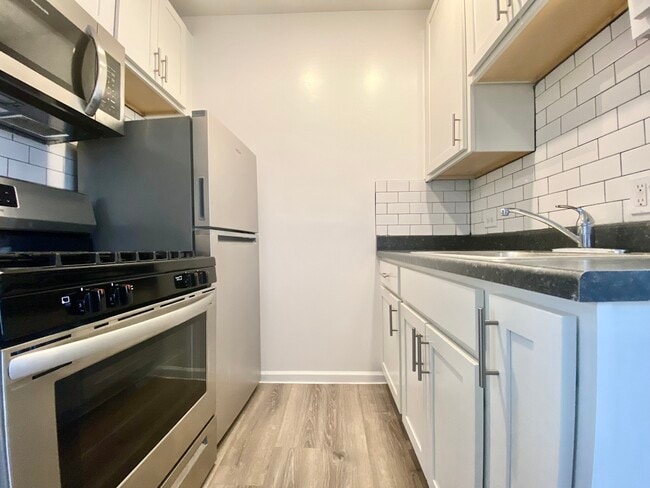 Photo - 4241 N Kenmore Ave Unit 110