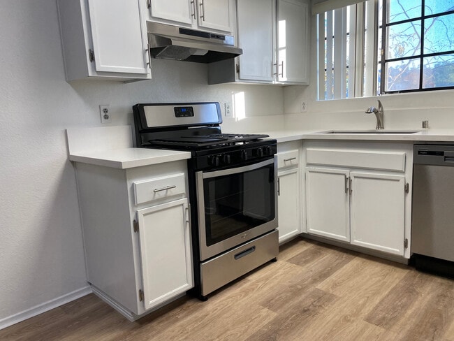 Brand new quartz counters, appliances and sink/faucet - 9520 Campo Rd Unidad B3