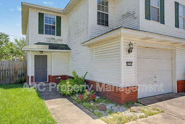 Photo - 3033 Mica St