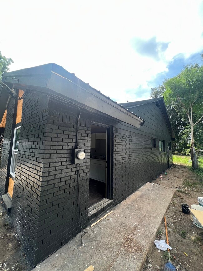 Photo - 2499 Calvert Ave