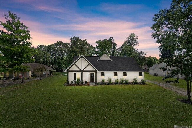 18656 Magnolia Wy