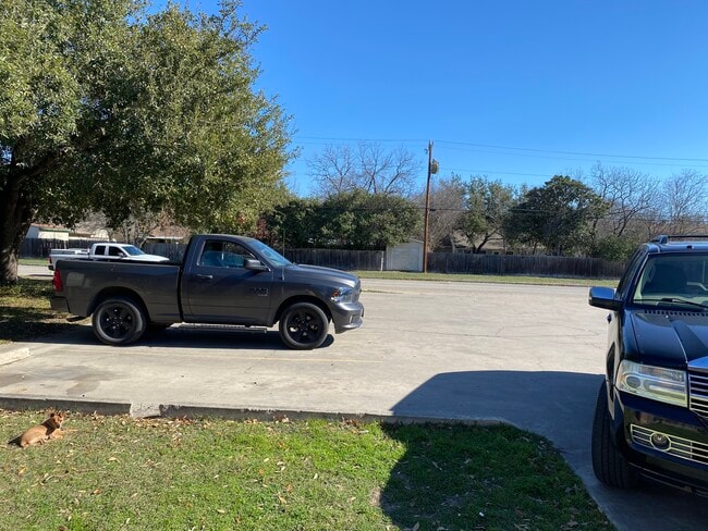 Building Photo - 10619 Starcrest Dr Unit Starcrest Townhomes