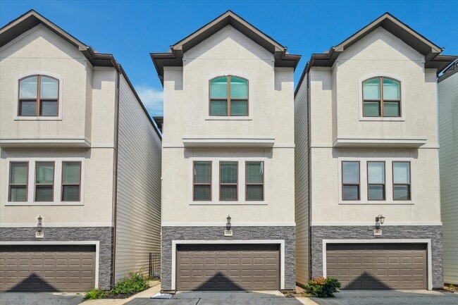 Building Photo - 829 Wakefield Dr