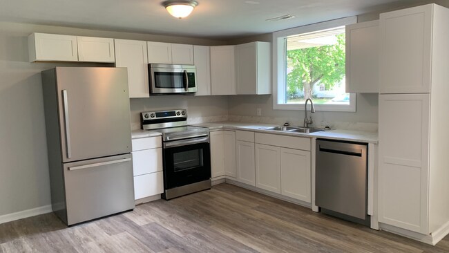 Photo - 1/2 off one full month's rent with 18 mont...