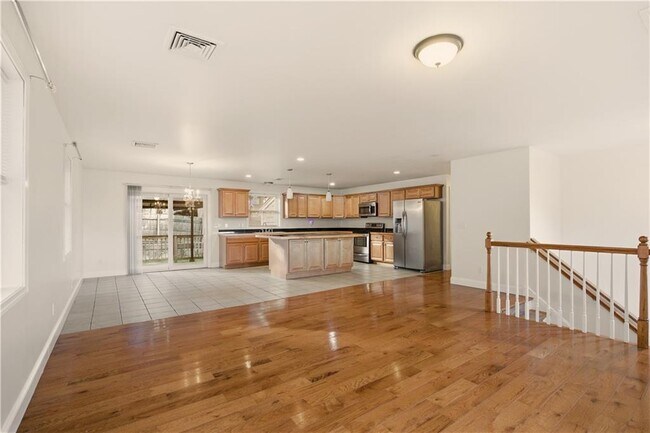 Photo - 37 Thayer St