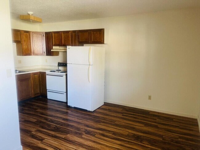 Photo - 501 E Reeves St