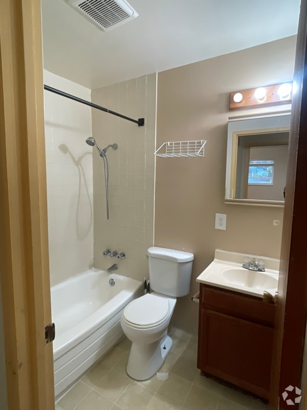 Building Photo - 632 Stannage Ave Rental