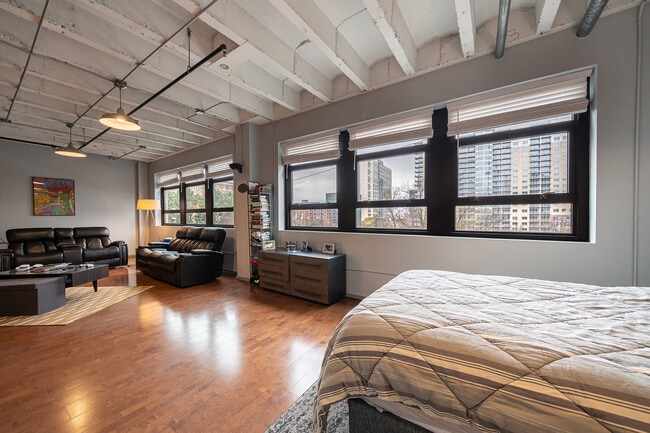 Photo - 878 Peachtree St NE