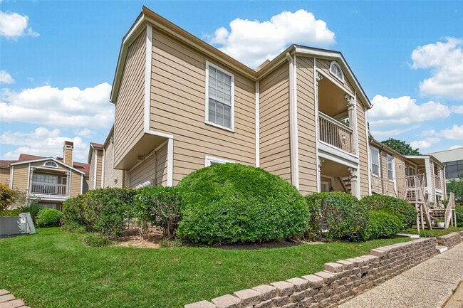 Photo - 1860 White Oak Dr Unit 311
