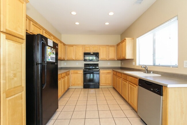 Photo - 5245 W Bowker St