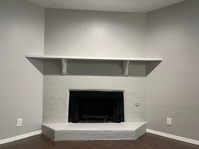 Photo - 2 Bedroom Duplex near Lake Overholser