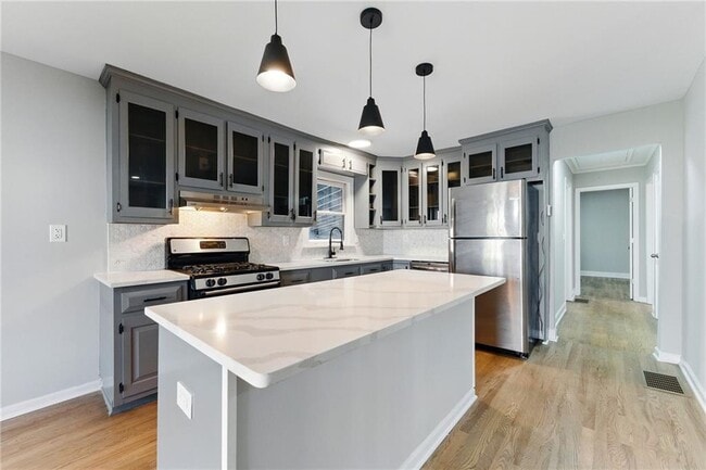 Photo - 10 Cochran Rd SE