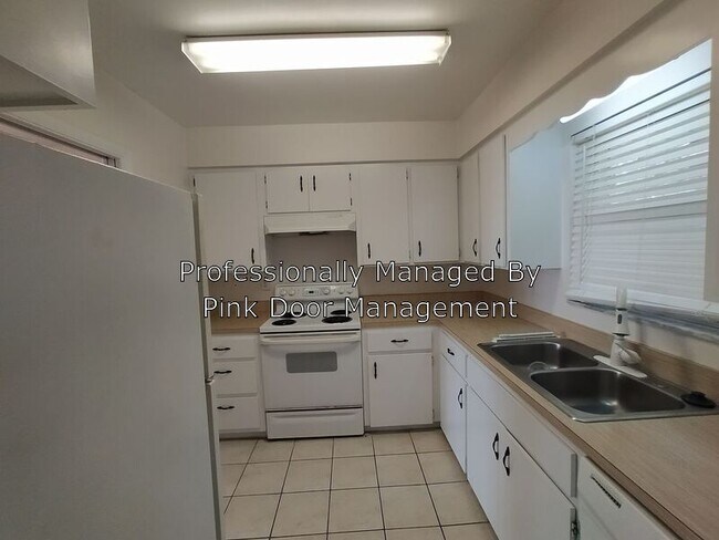 2/2 One Story Duplex in Clermont