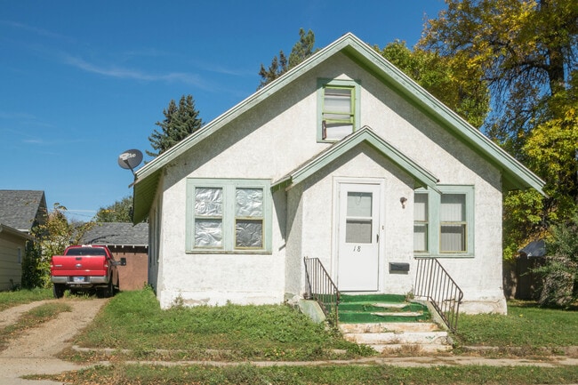 Building Photo - 18 8th Ave NW Rental
