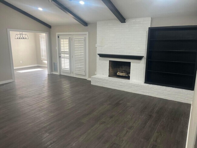 Photo - 8007 Elmwood Avenue