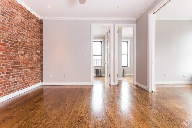 Building Photo - 325 E 5th St Rental