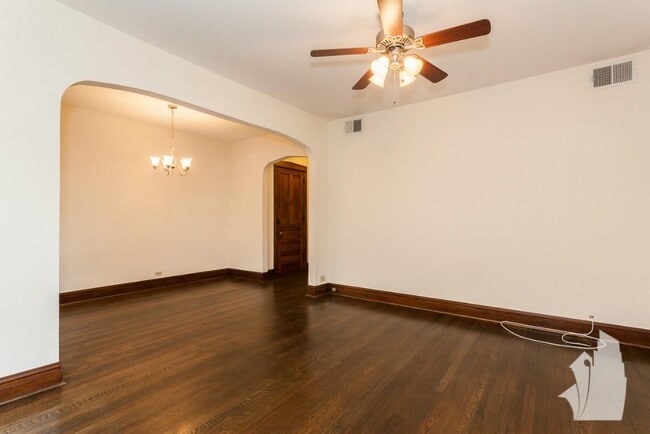Photo - 3043 W Logan Blvd Unidad G