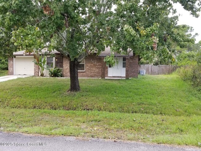 Photo - 1081 Ivanhoe St NW