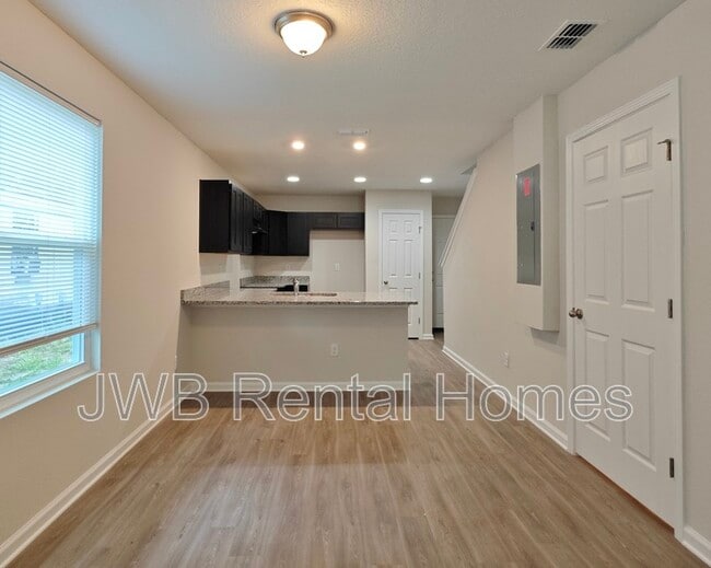 Photo - 11137 Pine St