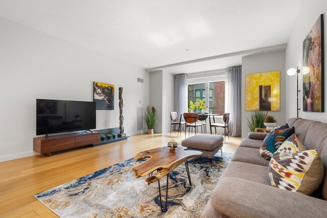 Building Photo - 16 Miner St Unit 206