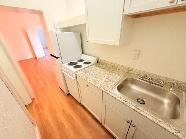 Building Photo - 223 S George St Unit 223 S George St A