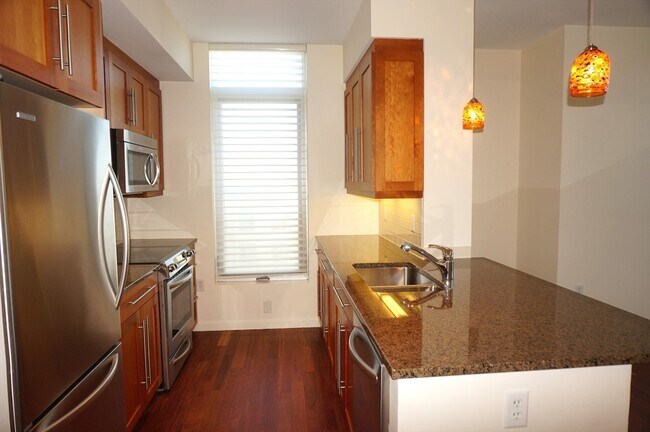 Photo - 10-40 Nouvelle Way Unit S1002