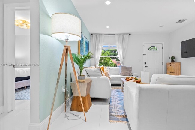 Photo - 775 NW 44th St