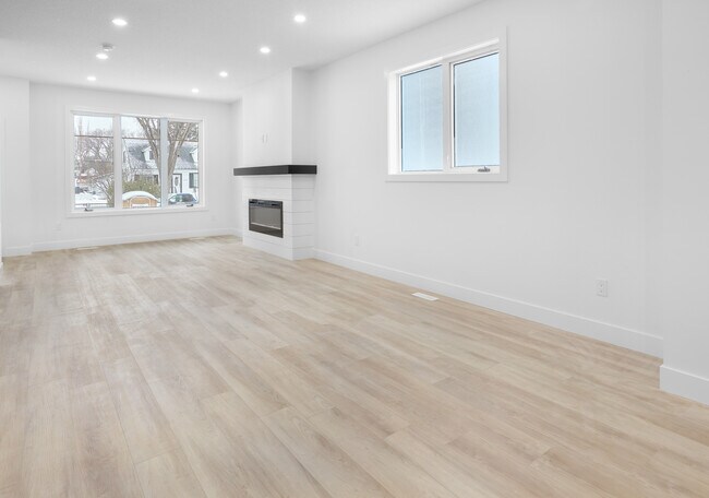 Photo - 10975-10130 130 St Unit 10975 MAIN