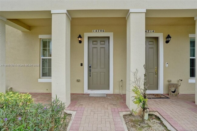 Photo - 14706 SW 12th St