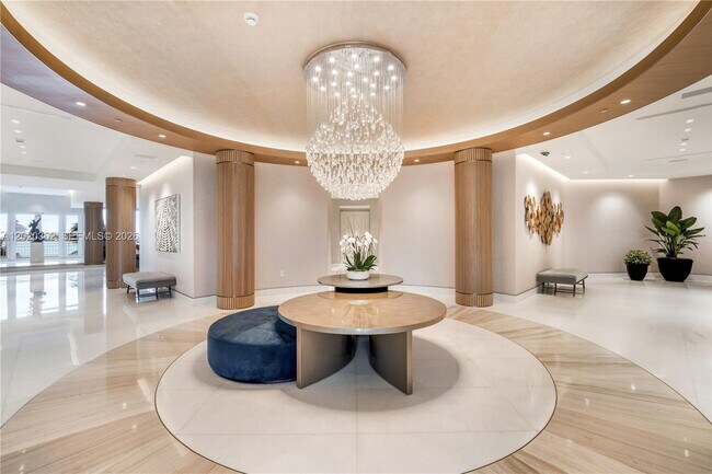 Photo - 888 Brickell Key Dr Unidad 1612