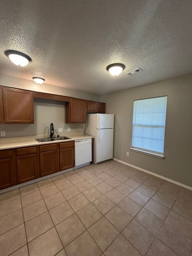 Photo - 3500 SW Victoria Pl Unit 3500 SW Victoria Pl Apt 2