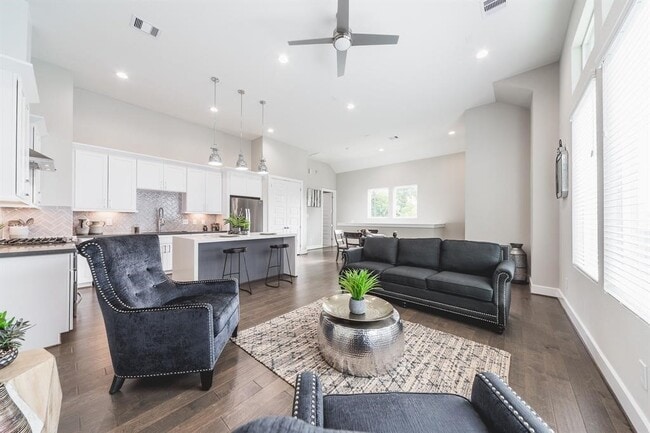 Photo - 2149 Hoskins Dr