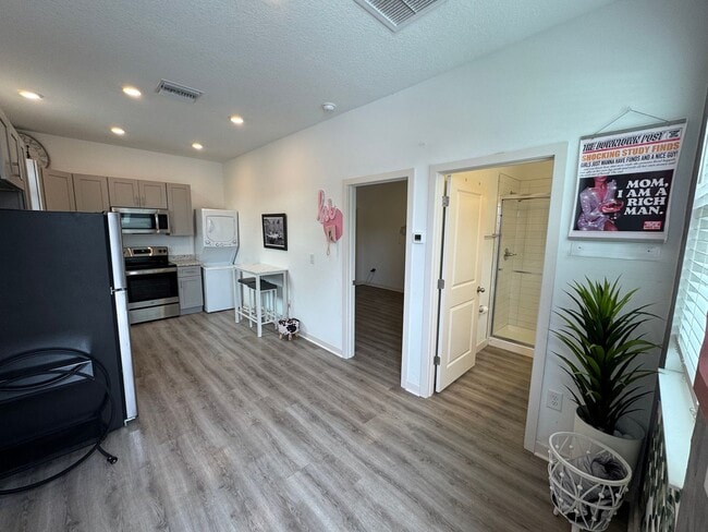 Photo - Cozy one bedroom apartment near downtown St. Petersburg